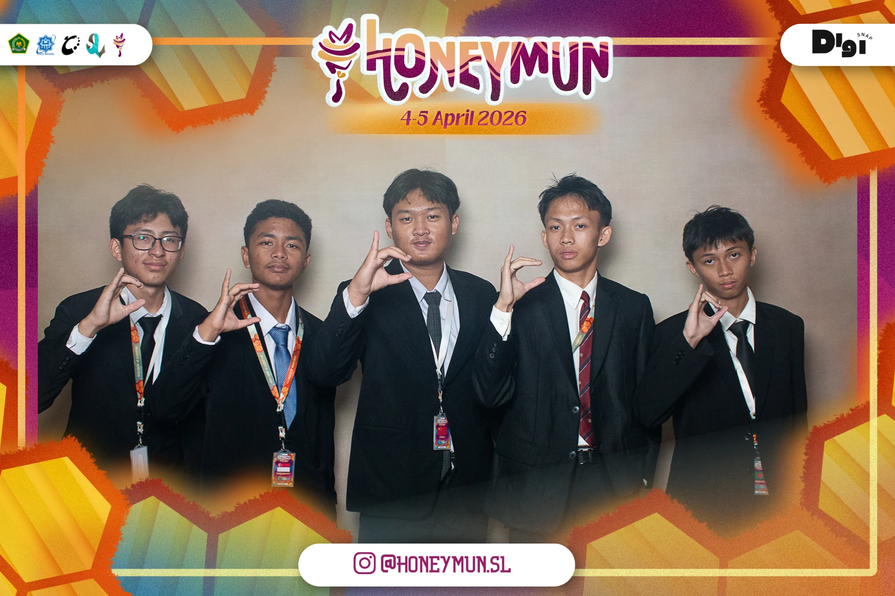 Guests at the DigiSnap photobooth — HoneyMUN